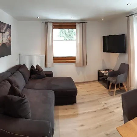 Haus Hell Appartamento